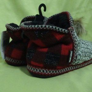 Muk Luks slippers Women's size L (9-10)